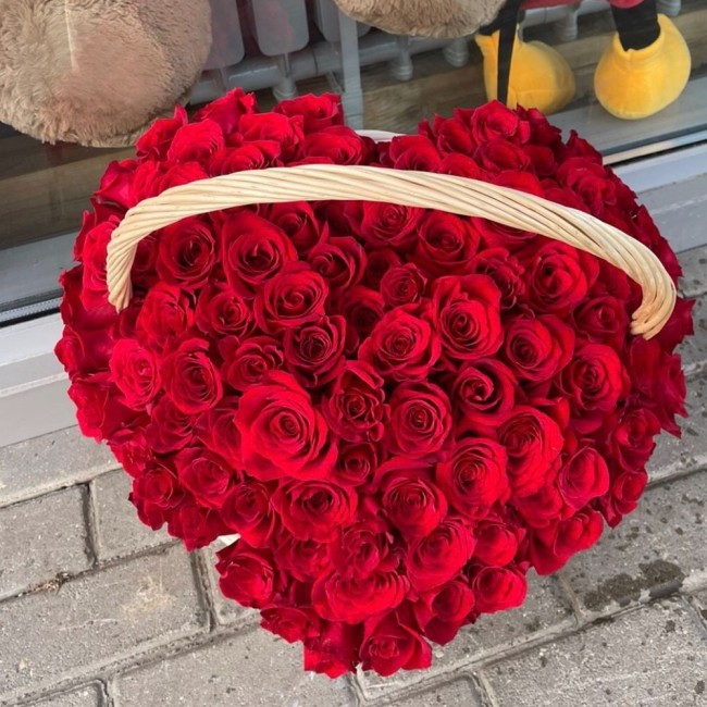 Букет цветов "101 красная роза в корзине"